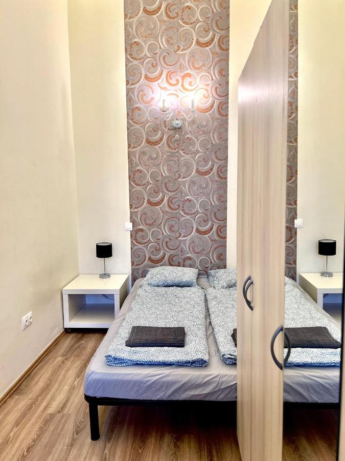 F14 Guest House By Small Home Будапеща Екстериор снимка