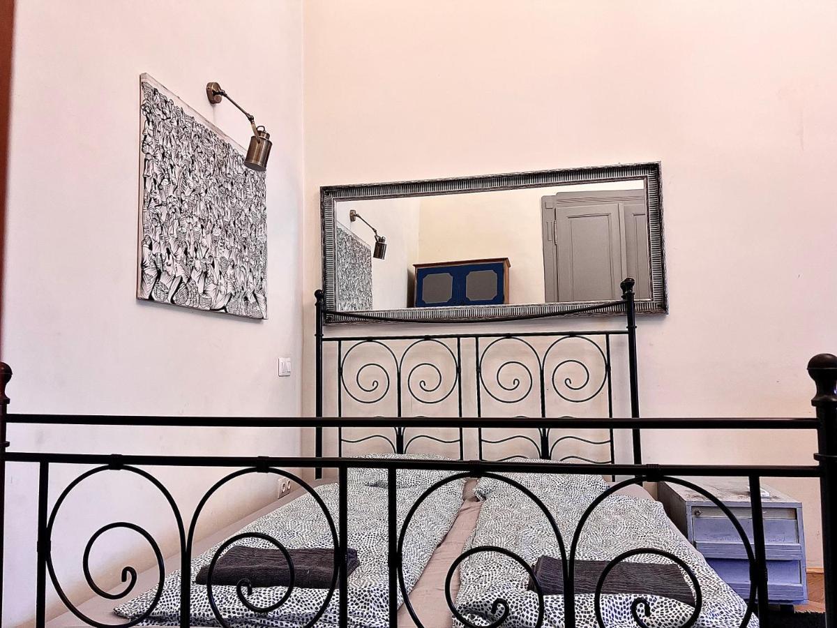F14 Guest House By Small Home Будапеща Екстериор снимка